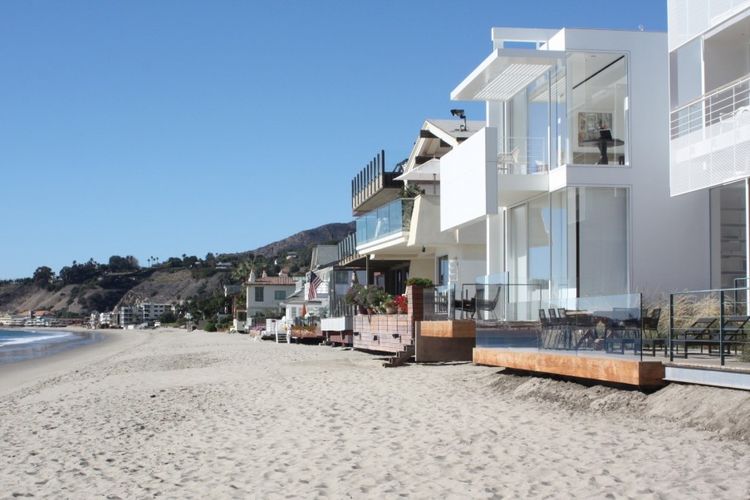 8 Tips Aman Membangun Rumah Pinggir Pantai agar Nyaman Dihuni